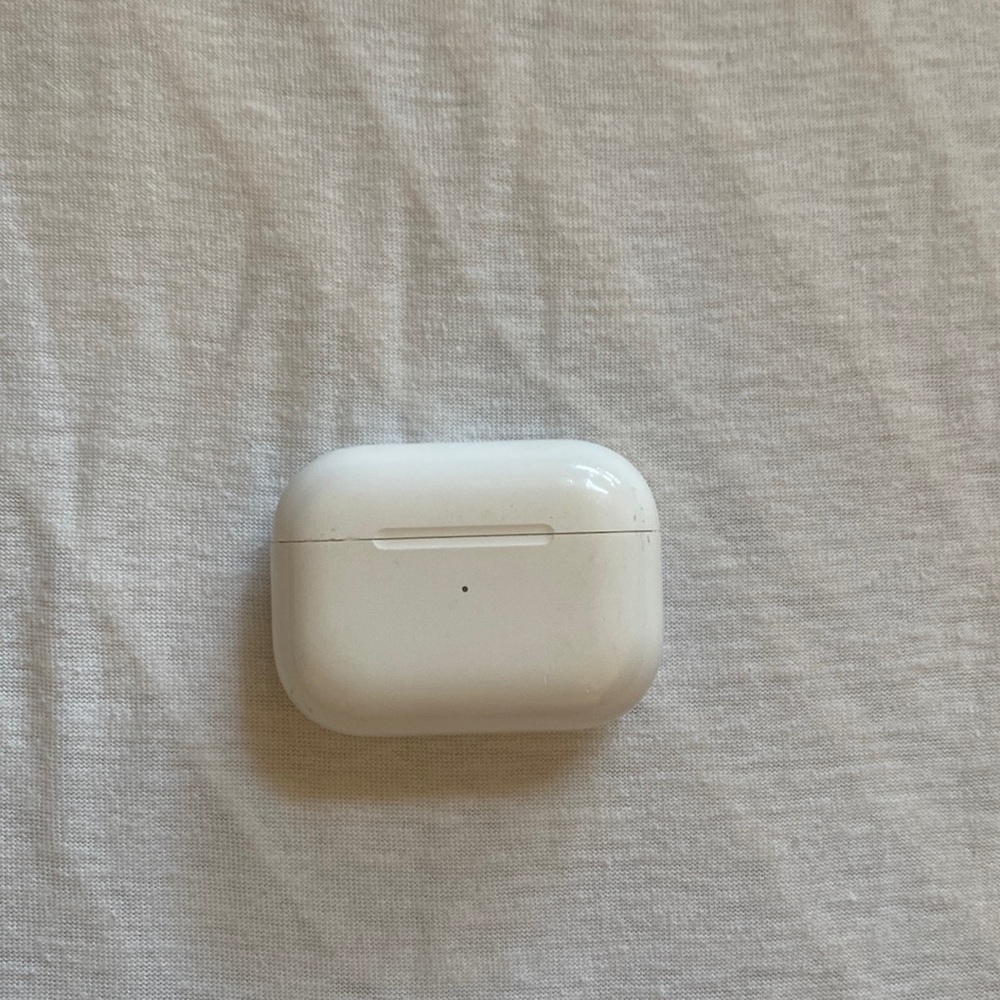 Air pod pro charging case - without ear buds